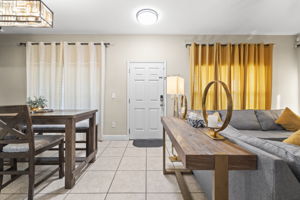 LR 205 E Kirby St 015