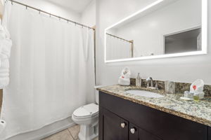 BATH1 205 E Kirby St 060