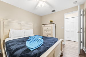 BED1 205 E Kirby St 075