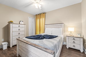 BED2 205 E Kirby St 084