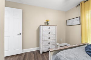 BED3 205 E Kirby St 099