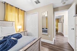 BED3 205 E Kirby St 105