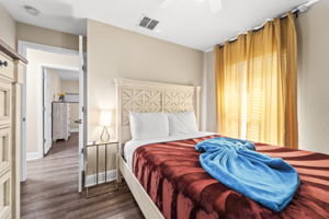 BED4 205 E Kirby St 114