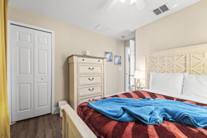 BED4 205 E Kirby St 117