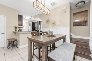 DR 205 E Kirby St 021