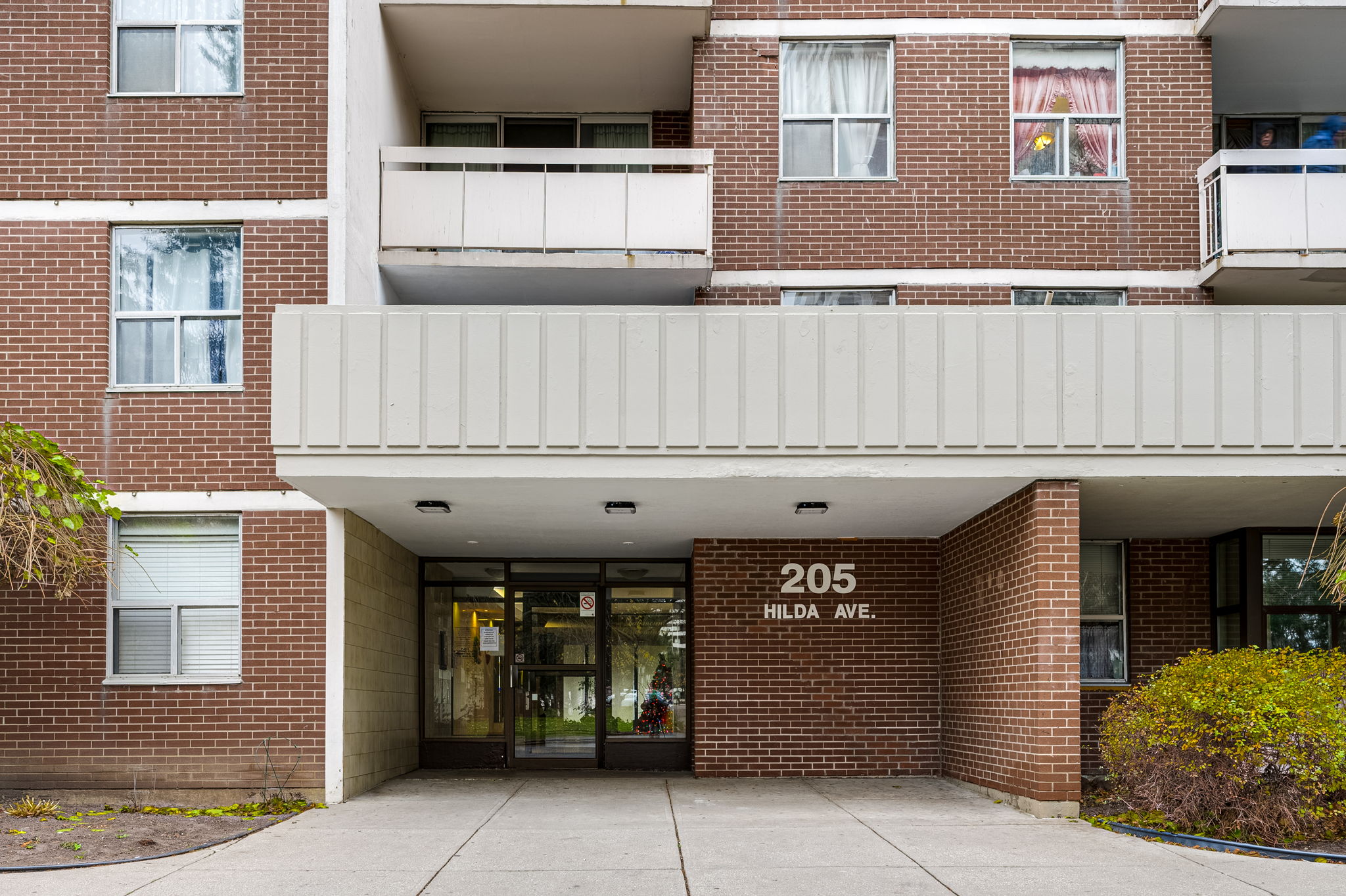 205 Hilda Ave Unit 812 Toronto, ON M2M 4B1