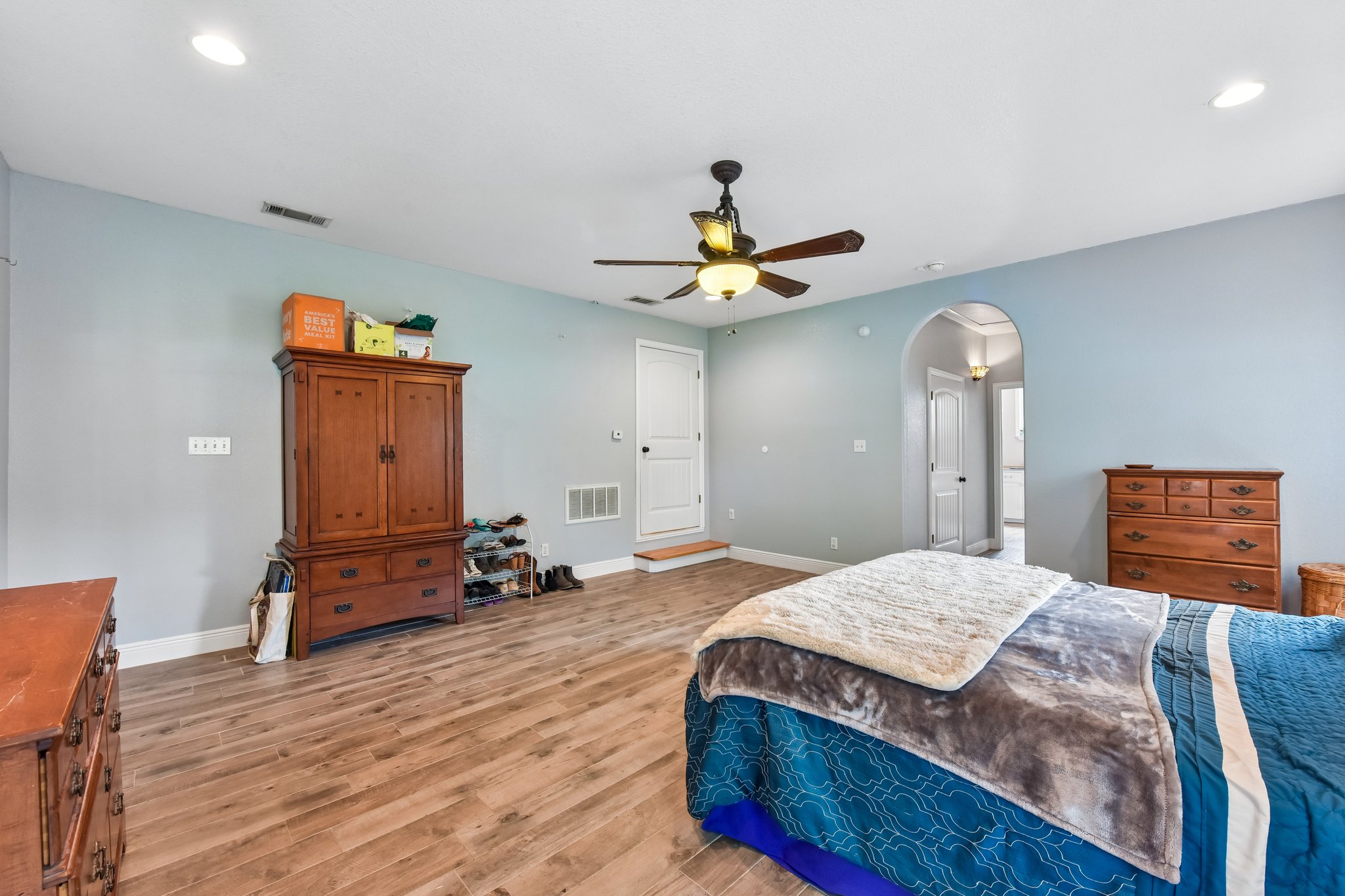 N Ave E-S2206-033.jpg