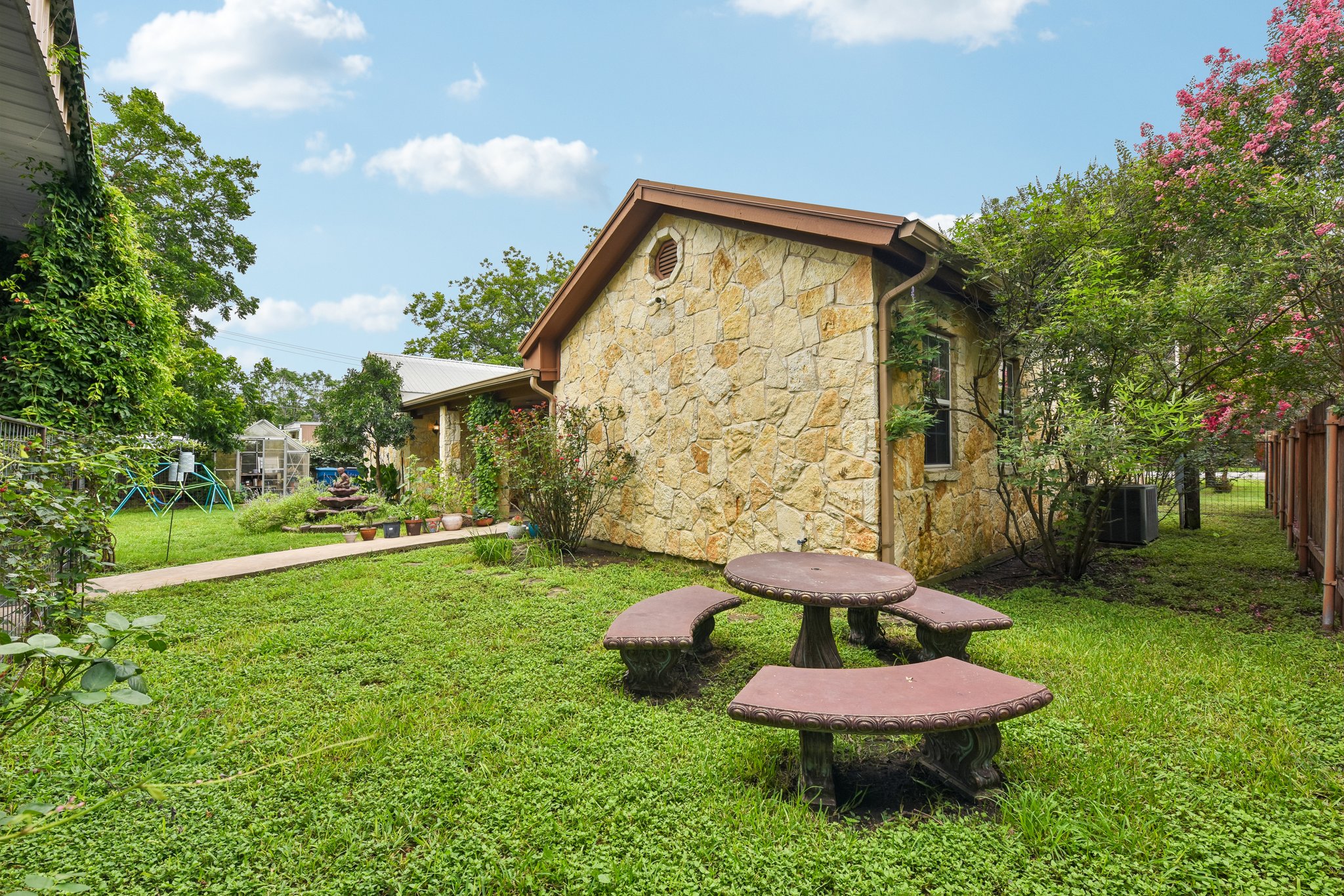 N Ave E-S2206-048.jpg