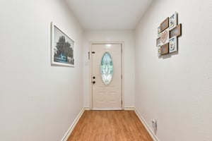 N Ave E-S2206-012.jpg