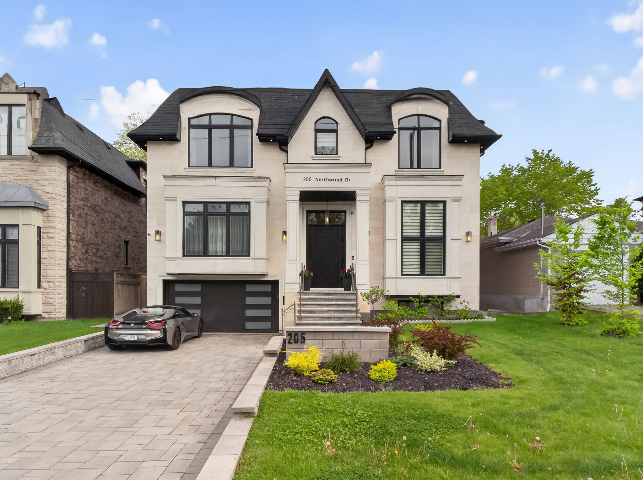 205 Northwood Dr Toronto, ON M2M 2K5