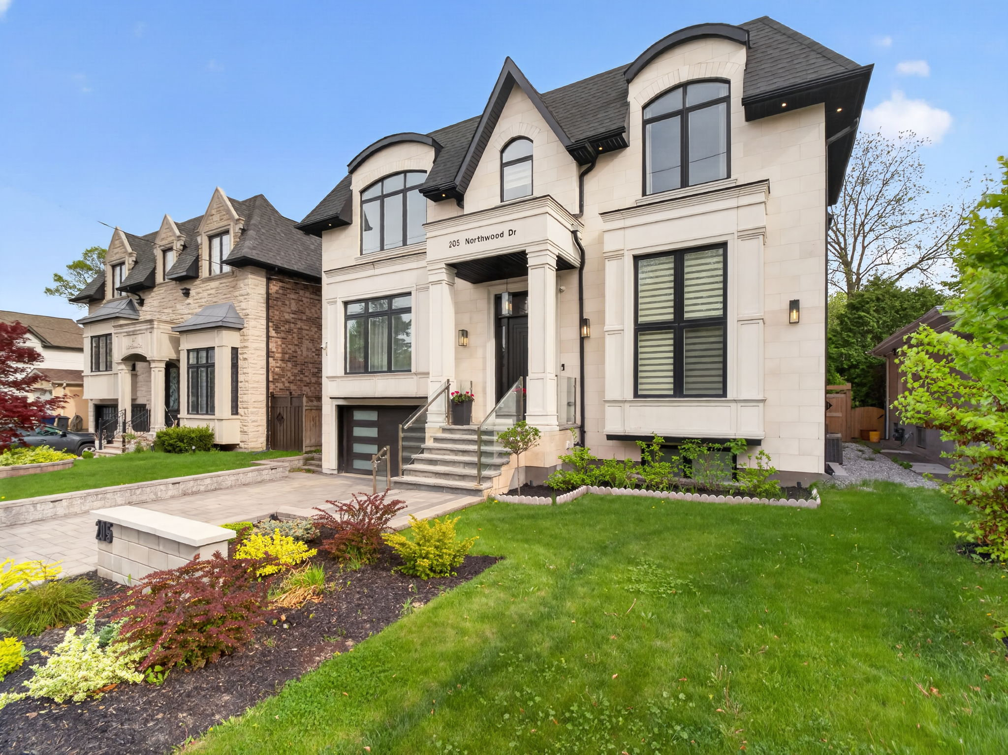 205 Northwood Dr Toronto, ON M2M 2K5