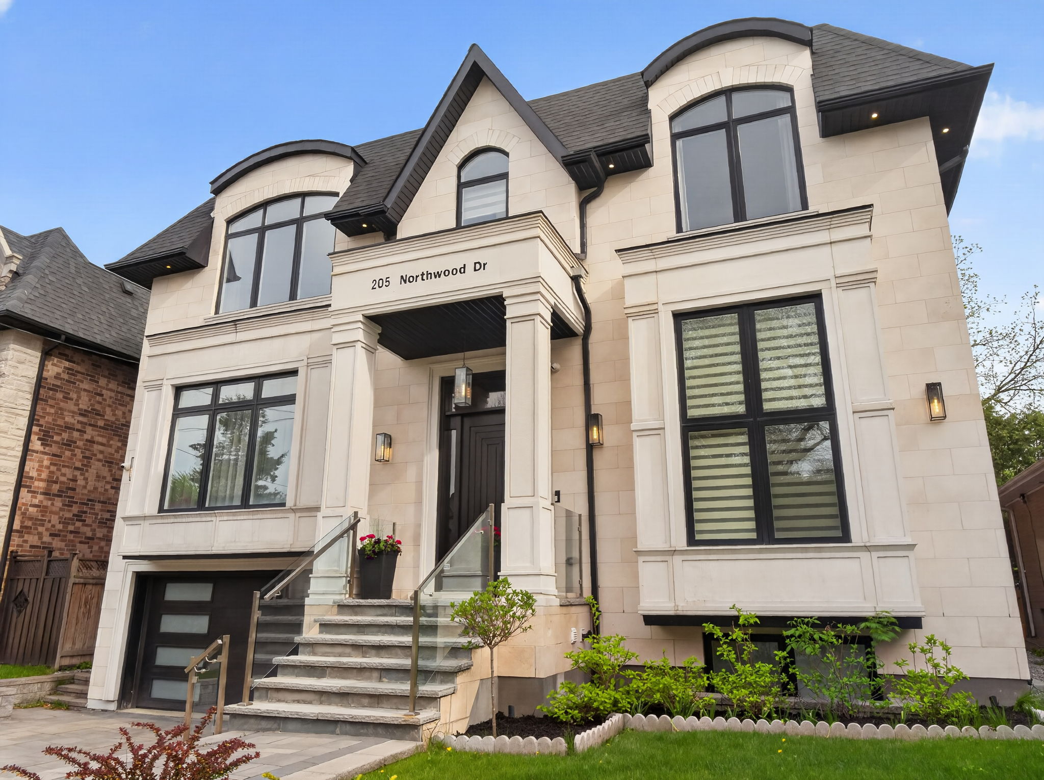 205 Northwood Dr Toronto, ON M2M 2K5