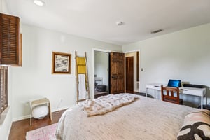 Northwood Hills Dr-S0411-037.jpg