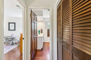 Northwood Hills Dr-S0411-038.jpg