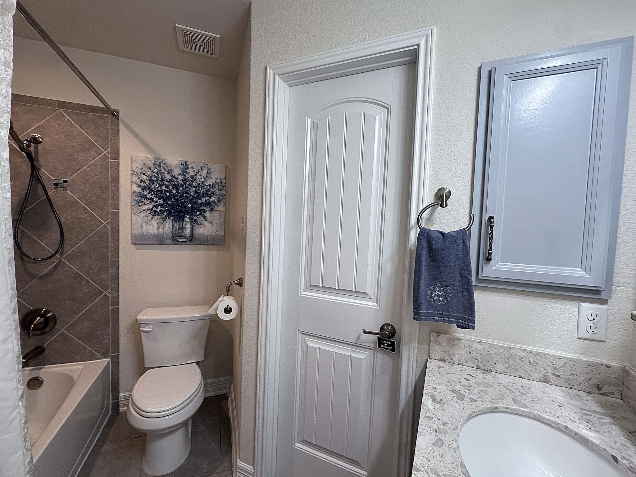 2nd Bath w/ Tiled Shower & Walk-in Linen Closet