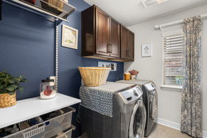 Laundry w/ Elfa System