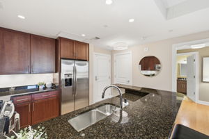Granite countertops & large/deep sink