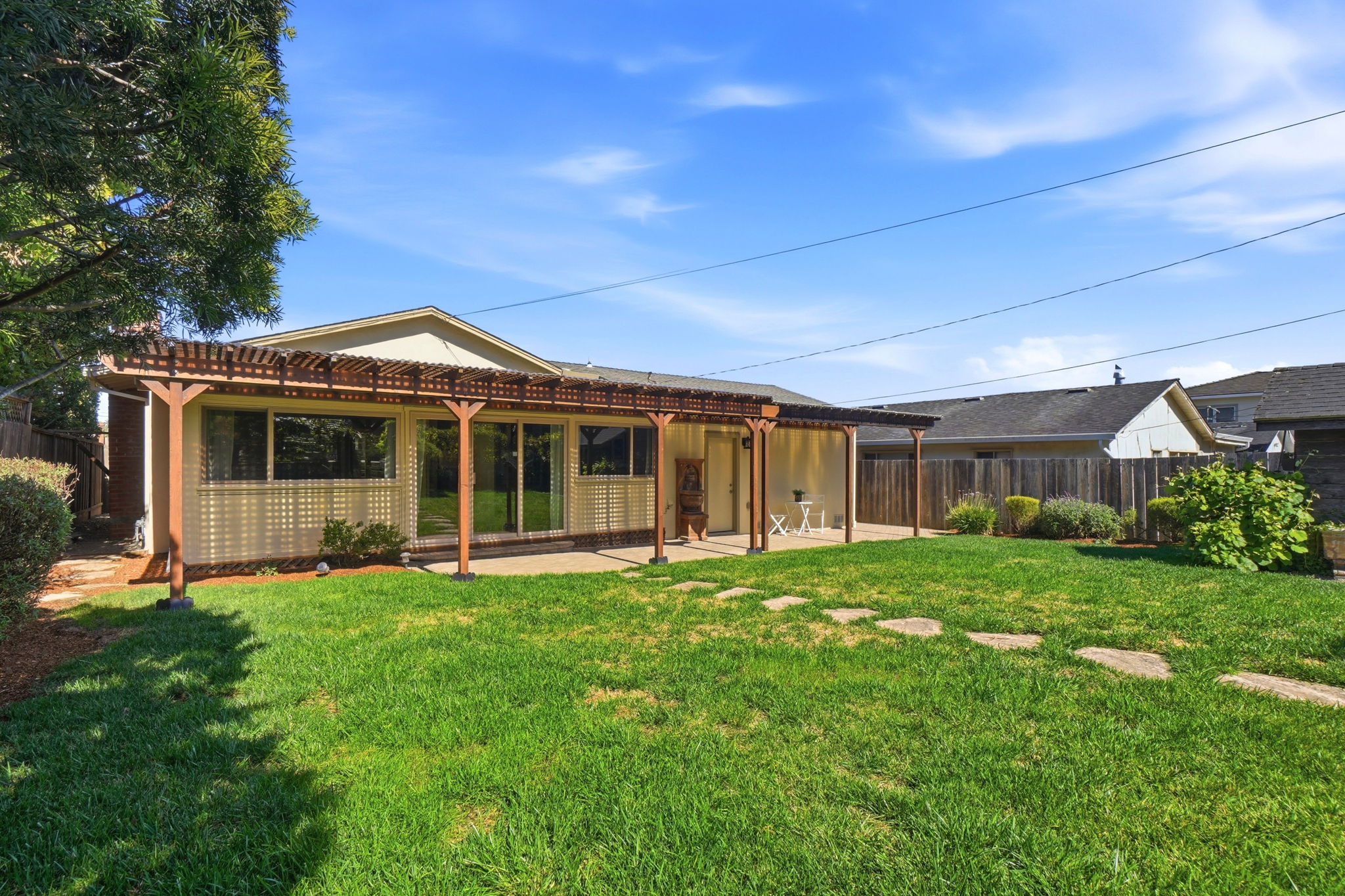 035_F8_2051 Willow Way