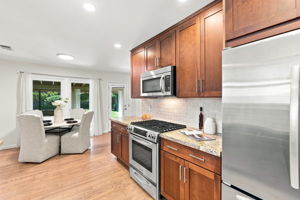 012_F8_2051 Willow Way