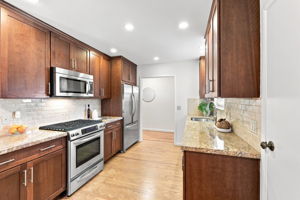 013_F8_2051 Willow Way