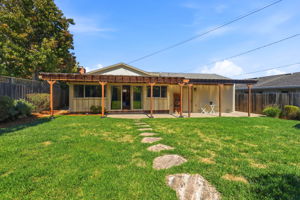 034_F8_2051 Willow Way