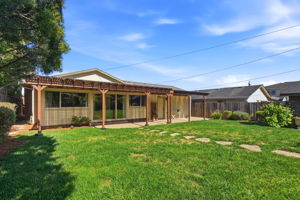 035_F8_2051 Willow Way