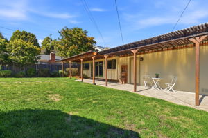 037_F8_2051 Willow Way