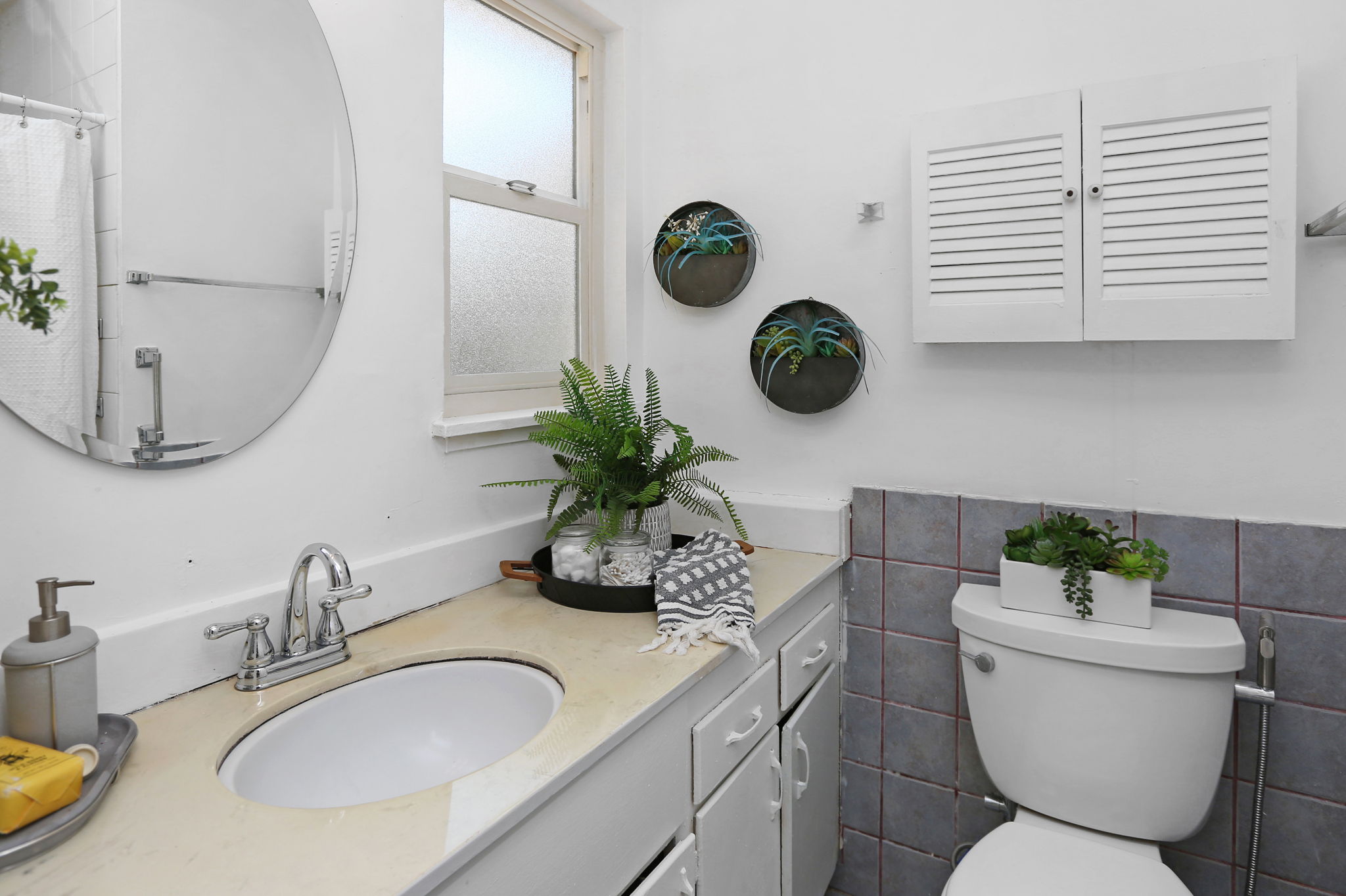 Modest Ensuite Bath