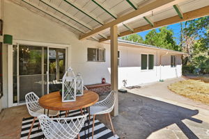 Yard & Patio off Dining