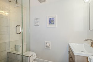 Bathroom2 - 495A2454 (1)