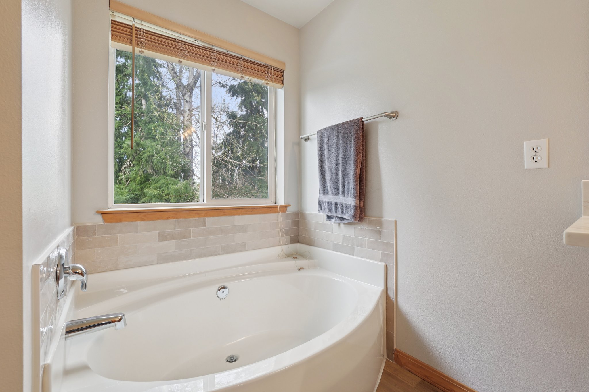 193rd Ave Ct E-L0704-026.jpg