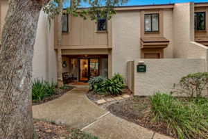 Welcome to 2055 Beachwood Rd