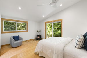 rimary bedroom with slider to deck and en-suite.