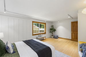 onus room dimensions 14'8" x 19'6"...I told you HUGE!