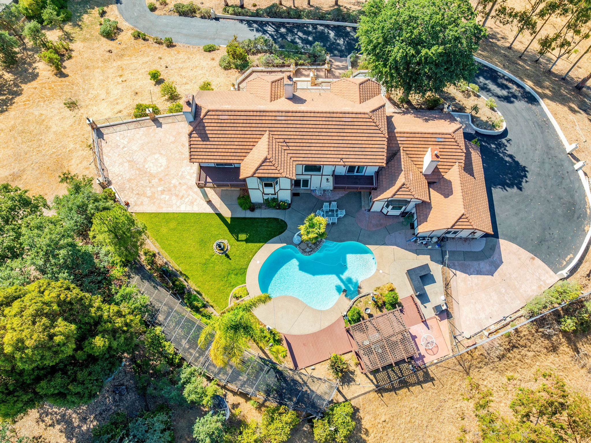 020_AERIAL_ 20585 Whispering Oaks Dr