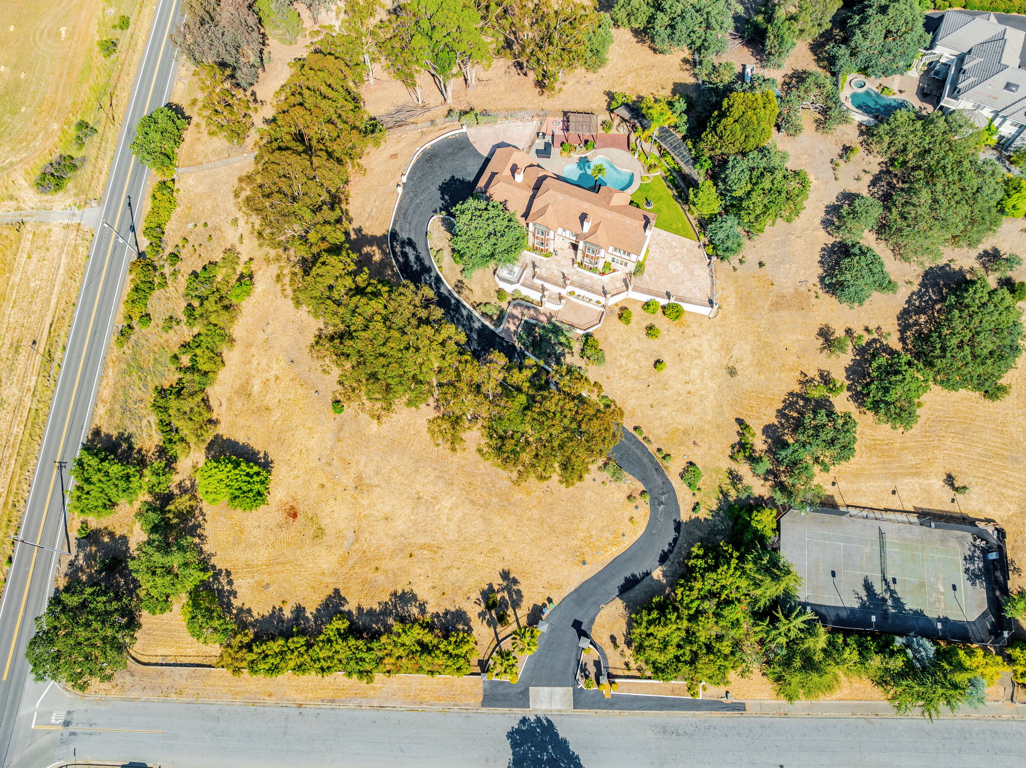 024_AERIAL_ 20585 Whispering Oaks Dr