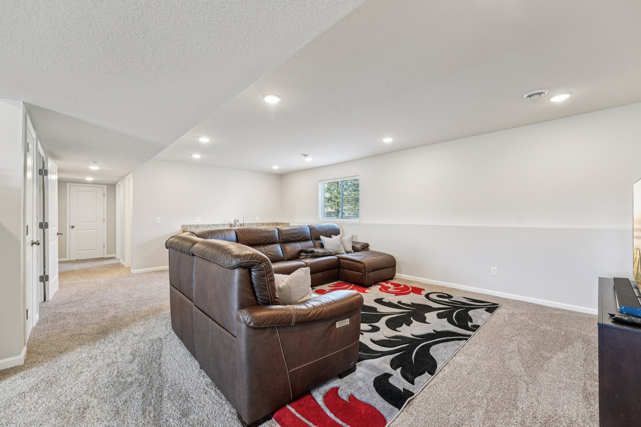 9th Avenue Ct-S0104-033.jpg