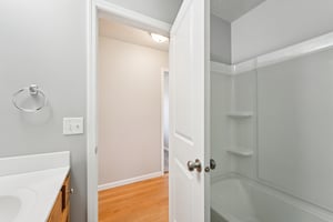 9th Avenue Ct-S0104-025.jpg