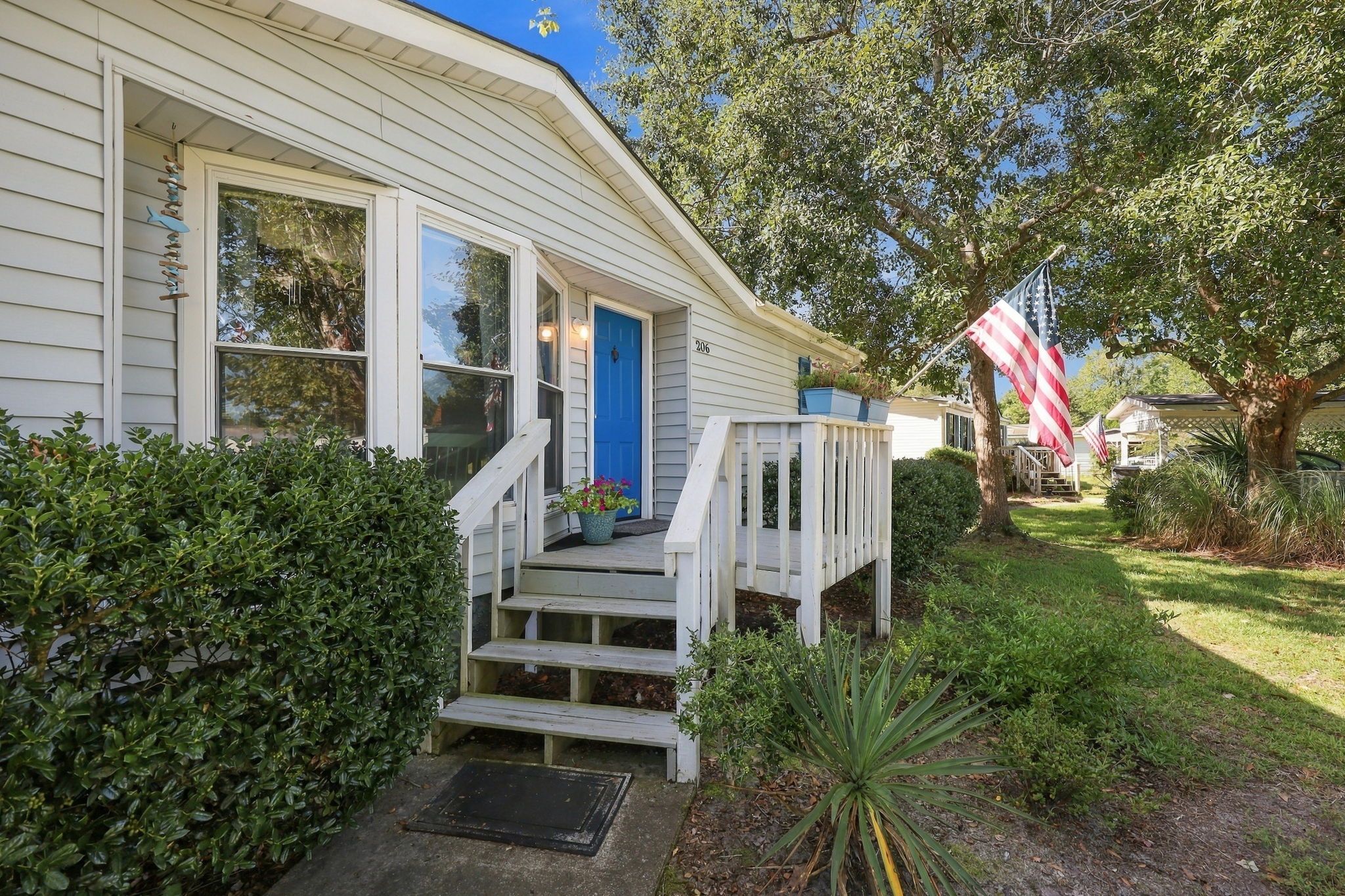 Front Porch/Entrance