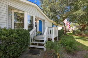 Front Porch/Entrance
