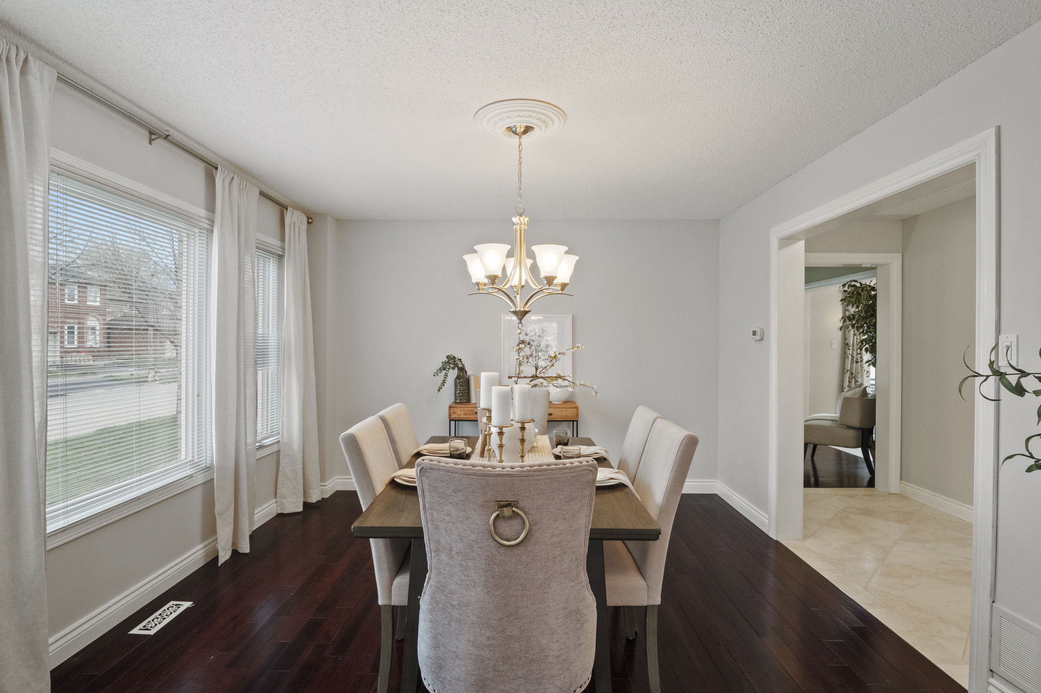 206 Mossbrook Square Pickering, ON L1V 6P8