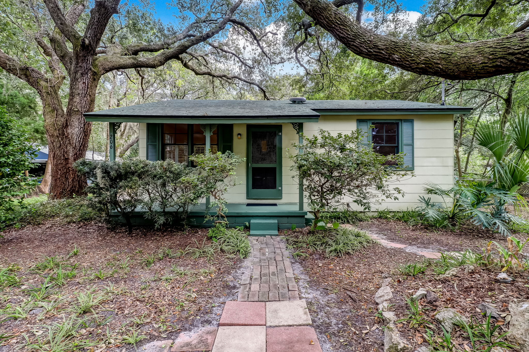 Welcome to 206 S 17th St