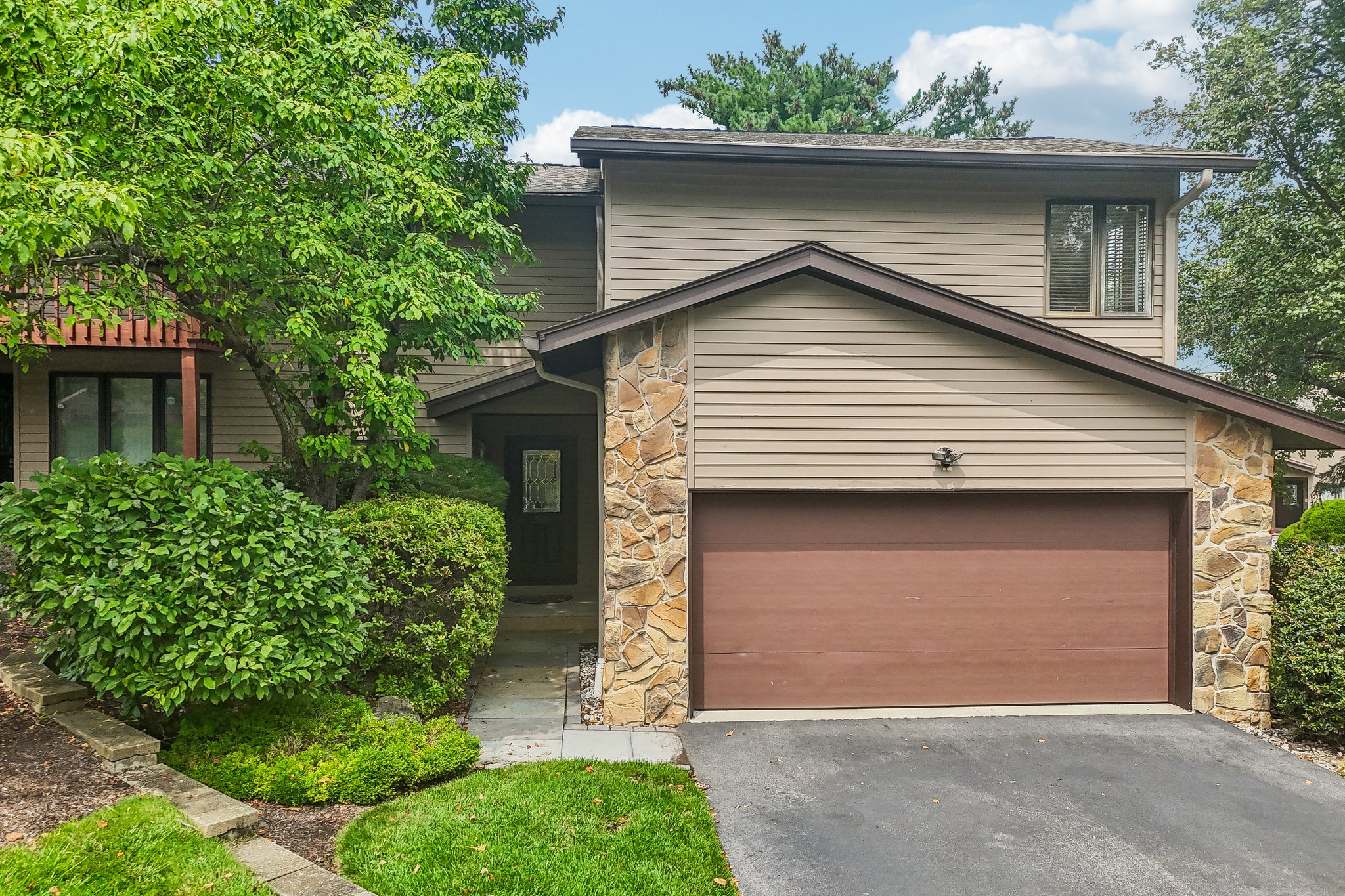 Woodland Dr 58-S1108-056.jpg