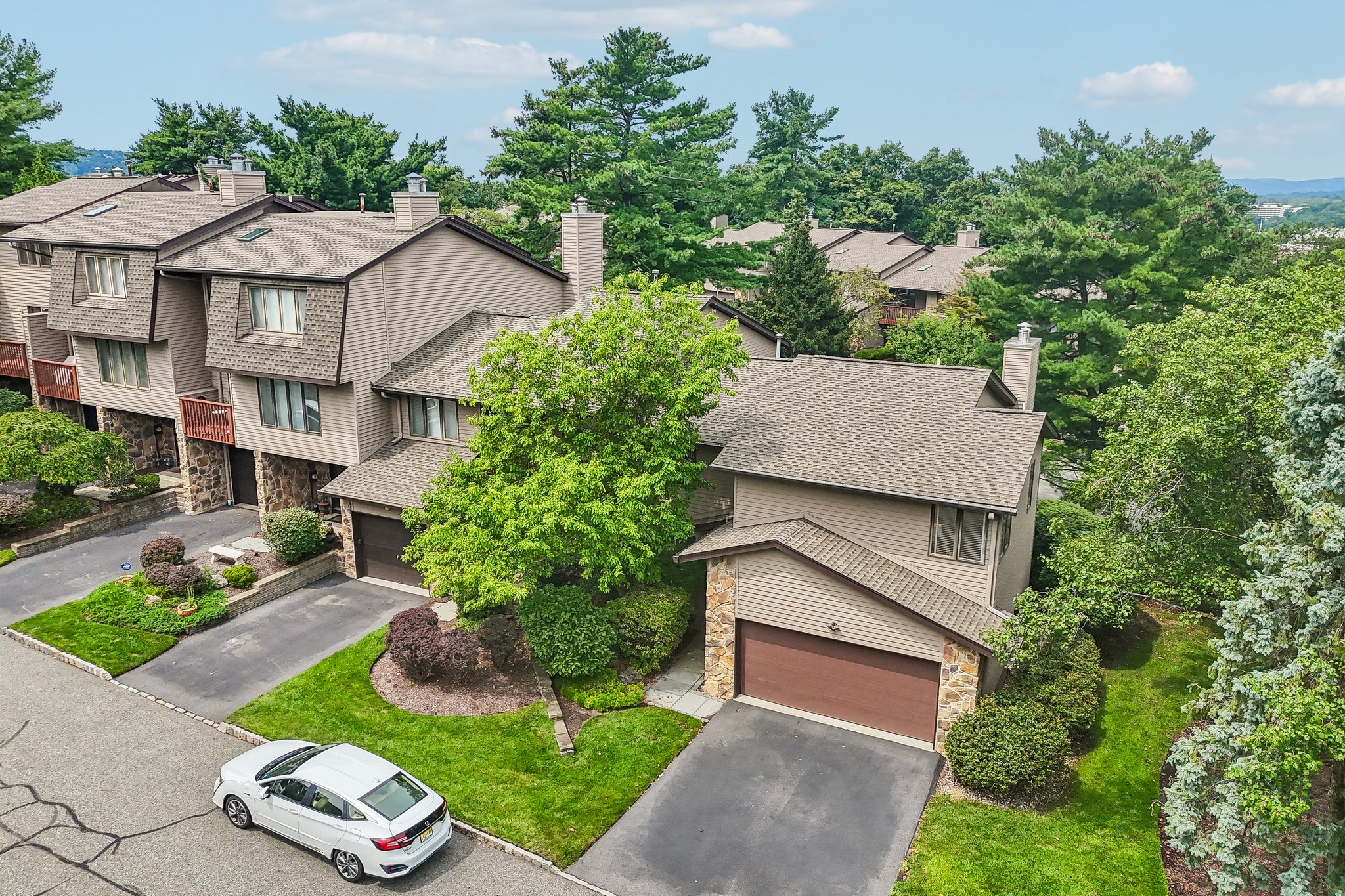 Woodland Dr 58-S1108-058.jpg