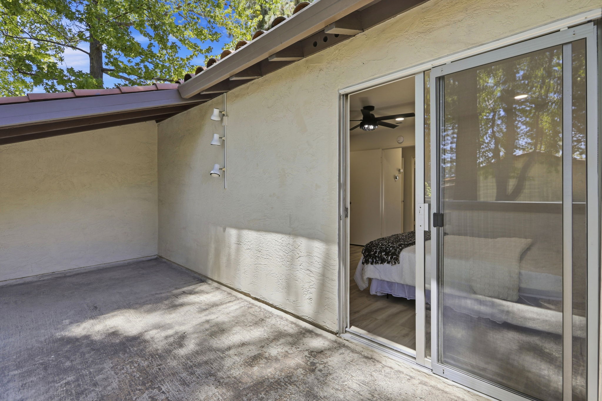 025_F8_2060 Briscoe Terrace
