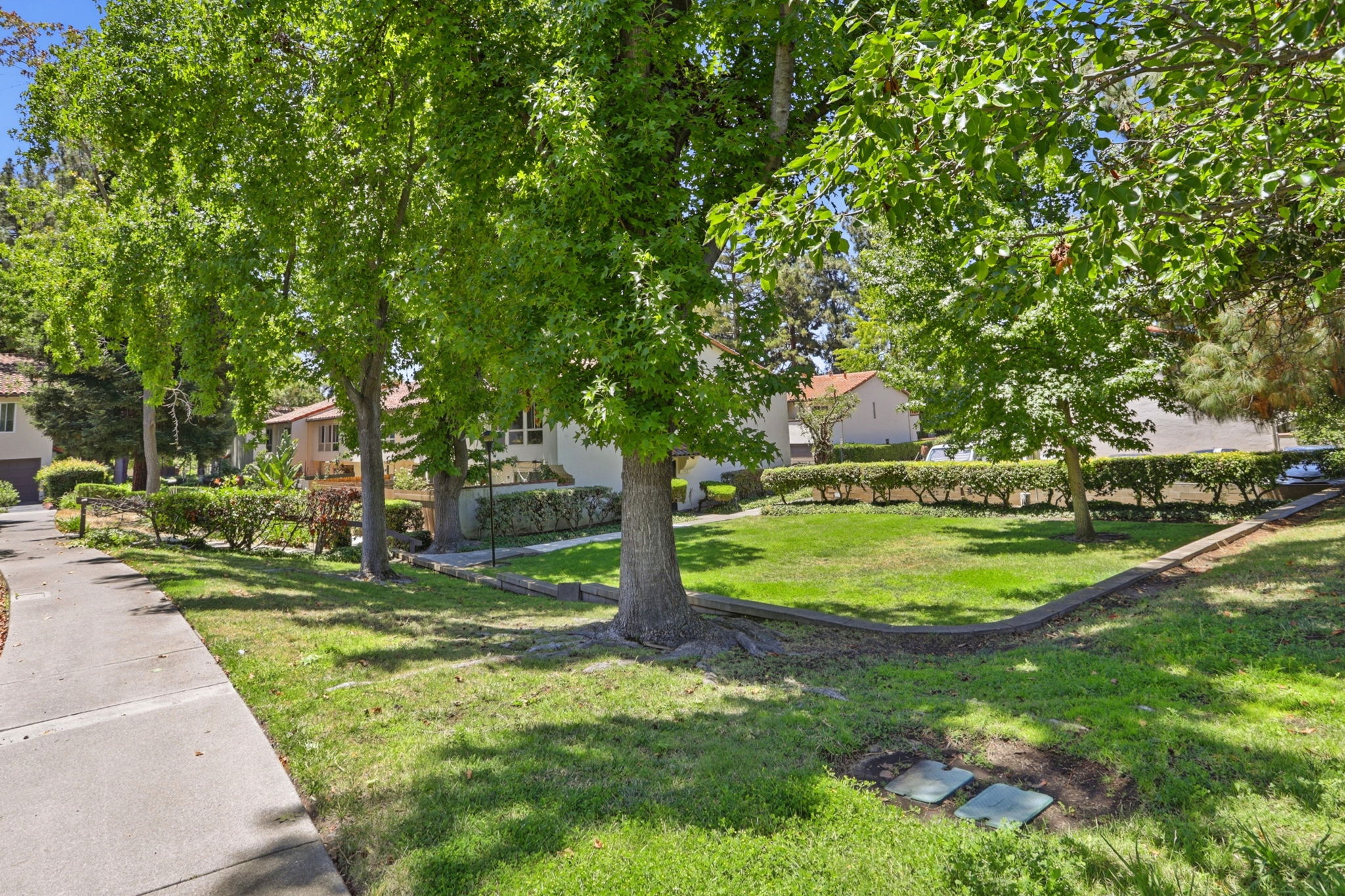 033_F8_2060 Briscoe Terrace