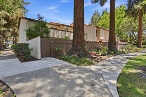002_F8_2060 Briscoe Terrace
