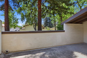 027_F8_2060 Briscoe Terrace
