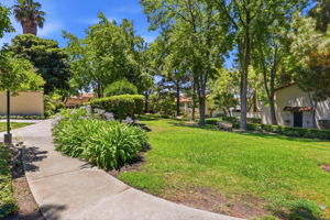 032_F8_2060 Briscoe Terrace