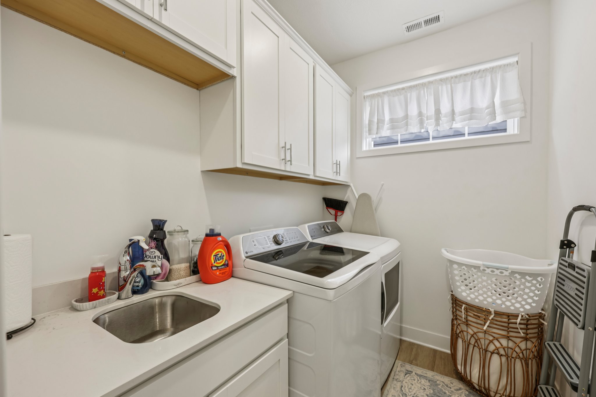 W 171st St-S2208-047.jpg